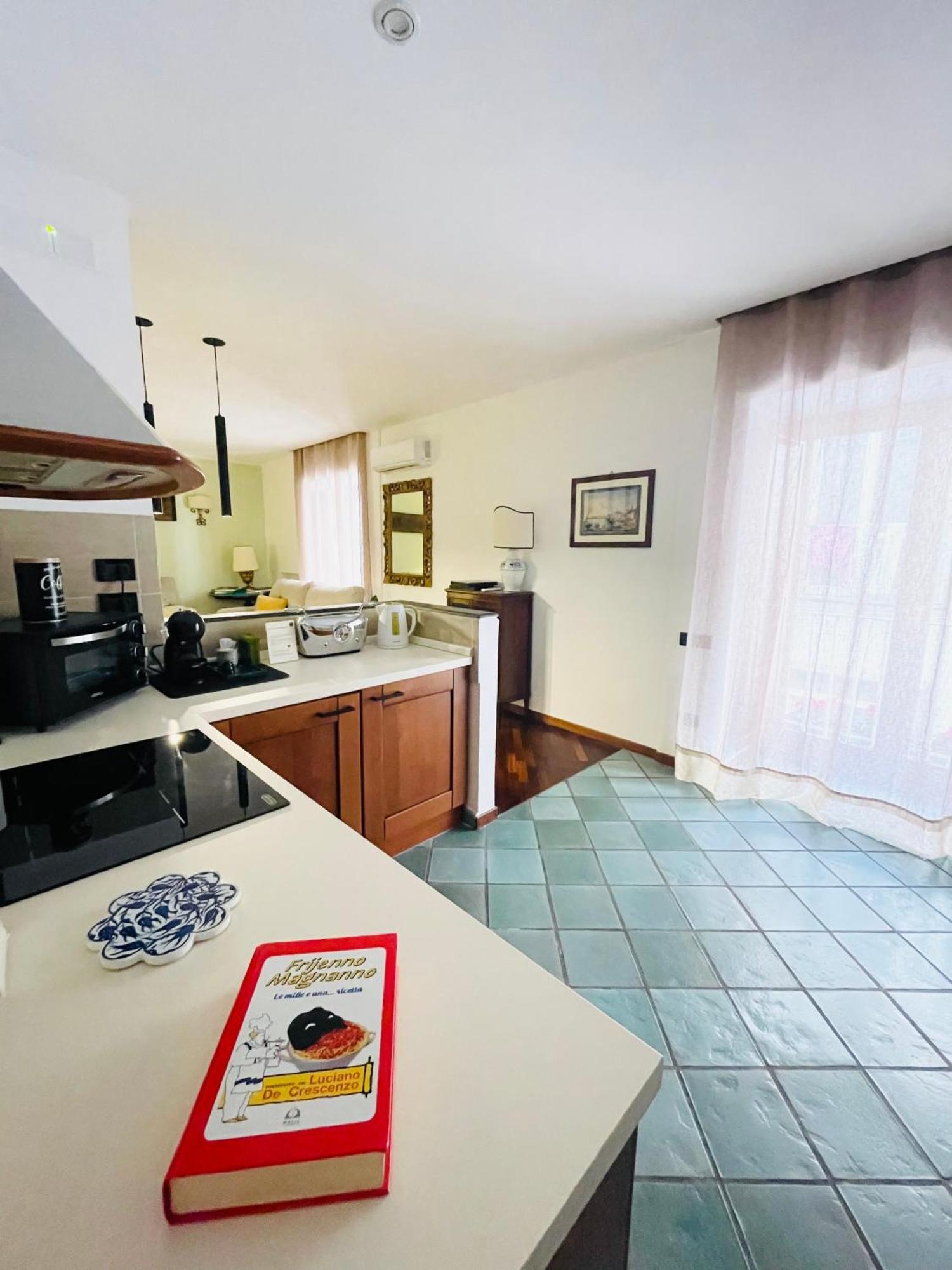 Re Gallo Luxury Apartment Plebiscito In Via Chiaia Νάπολη Εξωτερικό φωτογραφία