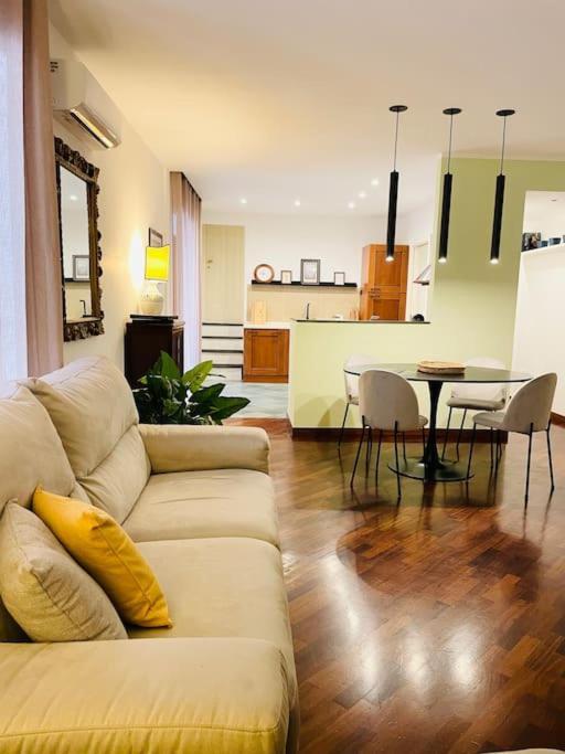 Re Gallo Luxury Apartment Plebiscito In Via Chiaia Νάπολη Εξωτερικό φωτογραφία