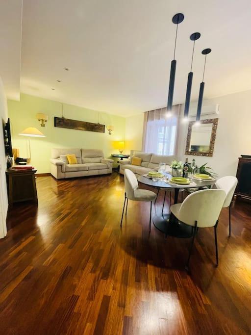 Re Gallo Luxury Apartment Plebiscito In Via Chiaia Νάπολη Εξωτερικό φωτογραφία