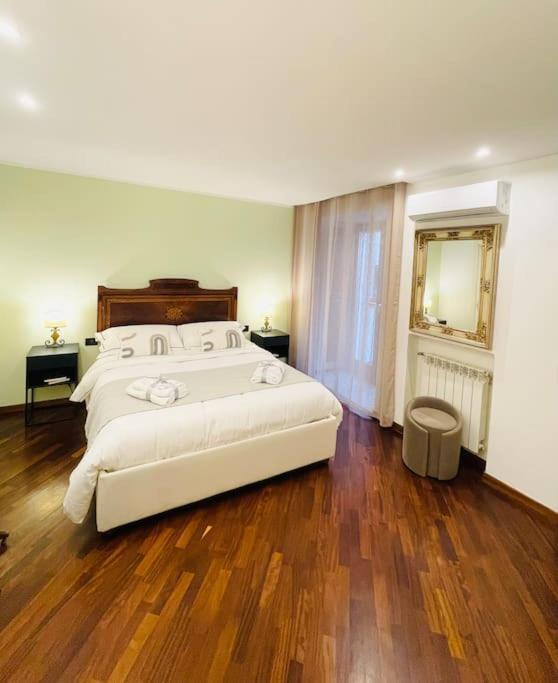 Re Gallo Luxury Apartment Plebiscito In Via Chiaia Νάπολη Εξωτερικό φωτογραφία