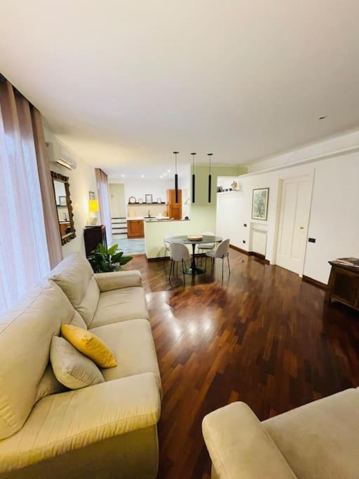 Re Gallo Luxury Apartment Plebiscito In Via Chiaia Νάπολη Εξωτερικό φωτογραφία